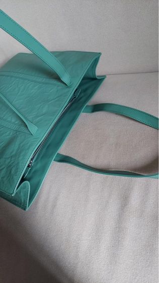 กระเป๋าถือ Prada สีเขียว รูปที่ 7