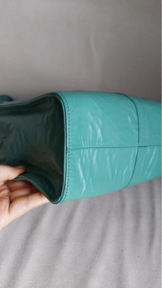 กระเป๋าถือ Prada สีเขียว รูปที่ 13