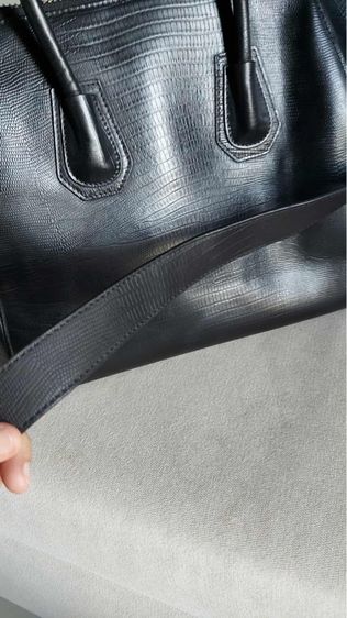 กระเป๋าถือ Givenchy สีดำ รูปที่ 18