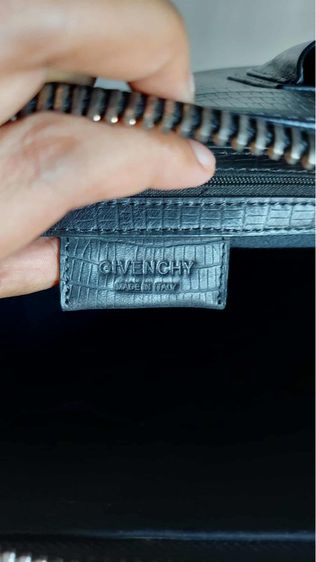 กระเป๋าถือ Givenchy สีดำ รูปที่ 7
