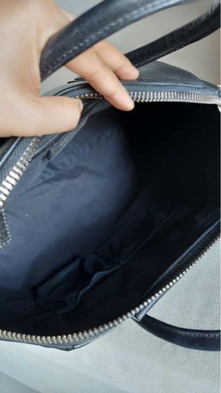 กระเป๋าถือ Givenchy สีดำ รูปที่ 13