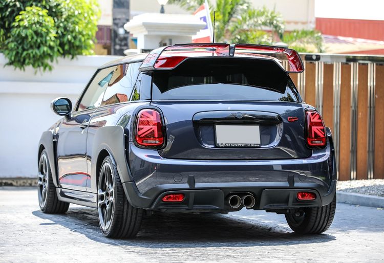 Mini JOHN COOPER WORK 2021 2.0 John Cooper Works GP Sedan เบนซิน ไม่ติดแก๊ส เกียร์อัตโนมัติ เทา รูปที่ 2