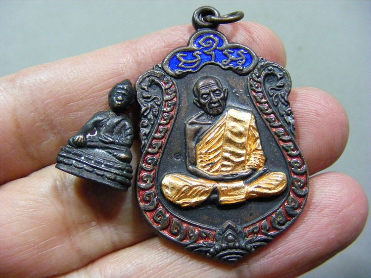 2องค์ พระบ้านๆ ตอกโค๊ตเหมือนกัน เก่า 