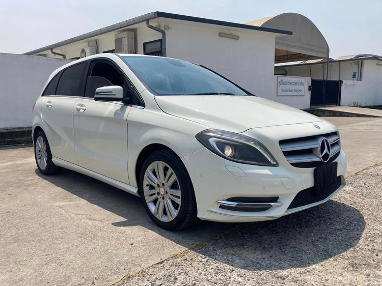 Mercedes-Benz B-Class 2013 B180 Sedan เบนซิน เกียร์อัตโนมัติ ขาว รูปที่ 2
