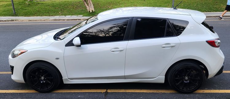 Mazda Mazda3 2012 1.6 Spirit Sports Sedan เบนซิน เกียร์อัตโนมัติ ขาว รูปที่ 2