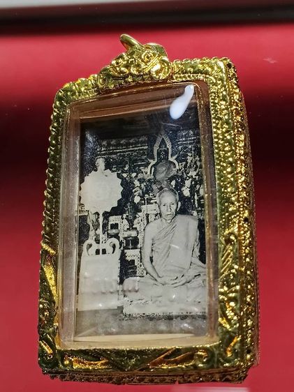 รูปถ่ายล็อกเก็ตขนาดห้อยคอ หลวงพ่อสุด วัดกาหลง รุ่นเเรก ปี06 ถ่ายที่ห้องภาพเสกสรร มหาชัย สภาพสวยมาก หาชมยาก น่าใช้มากครับ รูปที่ 4