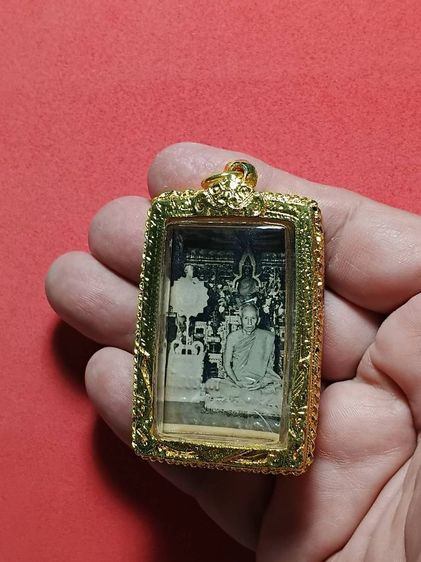 รูปถ่ายล็อกเก็ตขนาดห้อยคอ หลวงพ่อสุด วัดกาหลง รุ่นเเรก ปี06 ถ่ายที่ห้องภาพเสกสรร มหาชัย สภาพสวยมาก หาชมยาก น่าใช้มากครับ รูปที่ 5