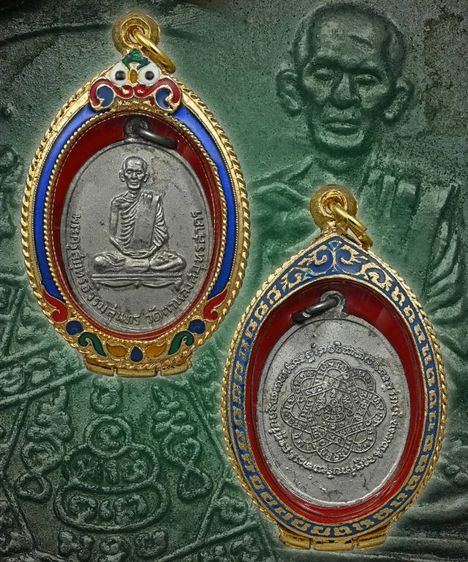 เหรียญหลวงพ่อสุด วัดกาหลง รุ่นสอง ปี2507 เนื้ออัลปาก้า สภาพผิวหิ้งๆเลยครับ หายาก พบน้อย น่าใช้มากๆครับ