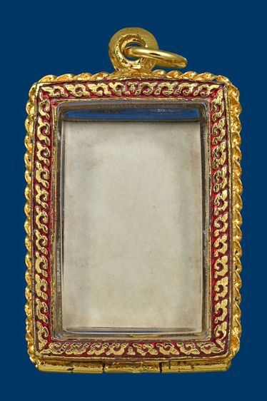 รูปถ่ายล็อกเก็ต คุณเเม่บุญเรือน โตงบุญเติม ยุคเเรกๆทันท่าน สภาพสวยเดิม พร้อมเลี่ยมตลับทองสวิสลงยาราชาวดี สวยงามอย่างดี บูชาขึ้นคอได้เลยครับ รูปที่ 2