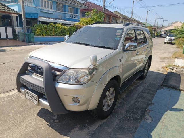 Toyota Fortuner 2006 2.7 V 4WD Utility-car เบนซิน ไม่ติดแก๊ส เกียร์อัตโนมัติ เทา รูปที่ 2