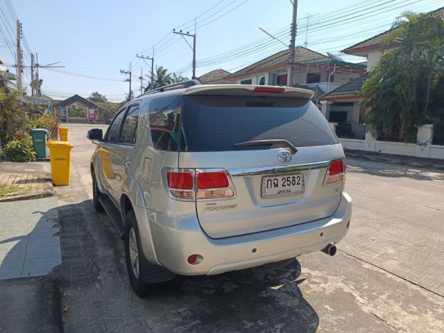 Toyota Fortuner 2006 2.7 V 4WD Utility-car เบนซิน ไม่ติดแก๊ส เกียร์อัตโนมัติ เทา รูปที่ 4