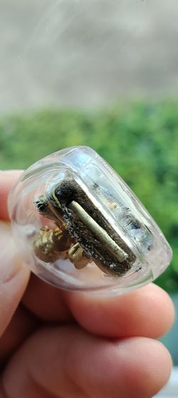 รูปหล่อพ่อแก่ลอยองค์ รุ่นแรก ปี๒๕๕๖ เนื้อทองทิพย์ ใต้ฐานอุดผงมวลสารศักดิ์สิทธิ์ ตะกรุดเงินจารยันต์ พลอยนิลเสก ไม้วิเศษ พระครูปืน วัดลาดชะโด  รูปที่ 10