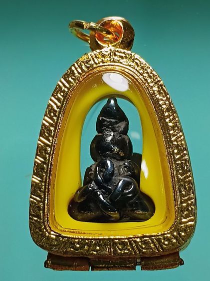 พระปิดตาหลวงพ่อทา วัดพะนียงเเตก เนื้อเมฆพัตร รุ่นเเรก สภาพสวยมาก พระท่านขุนเก่าเก็บเก่า ได้แบ่งปันจากหลานชายท่านมาครับ หาชมยากมากครับ รูปที่ 2