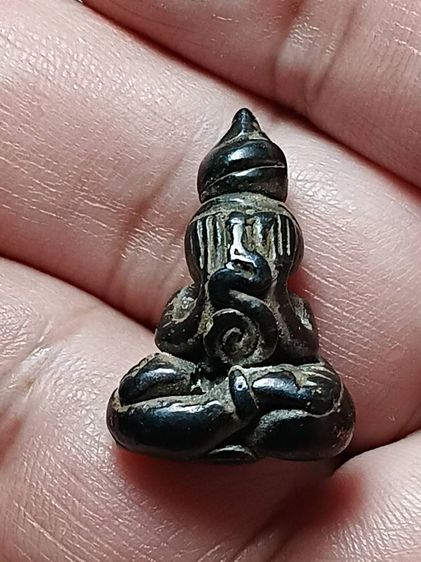 พระปิดตาหลวงพ่อทา วัดพะนียงเเตก เนื้อเมฆพัตร รุ่นเเรก สภาพสวยมาก พระท่านขุนเก่าเก็บเก่า ได้แบ่งปันจากหลานชายท่านมาครับ หาชมยากมากครับ รูปที่ 9