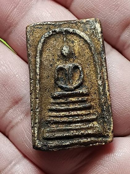 พระสมเด็จวัดระฆังเก่า ขุดได้บริเวณใต้ต้นโพธิ์ข้างโบสถ์หลังเก่าของวัด ขณะกำลังซ่อมเเซมพระอุโบสถ พระสวยเก่าสมบูรณ์มาก มีลงรักทองเก่าโบราณเดิม รูปที่ 9