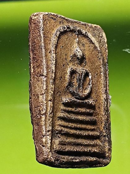 พระสมเด็จวัดระฆังเก่า ขุดได้บริเวณใต้ต้นโพธิ์ข้างโบสถ์หลังเก่าของวัด ขณะกำลังซ่อมเเซมพระอุโบสถ พระสวยเก่าสมบูรณ์มาก มีลงรักทองเก่าโบราณเดิม รูปที่ 5