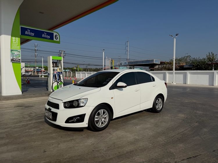รถ Chevrolet Sonic  1.4 LT สี ขาว