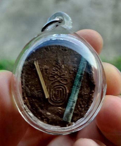 พ่อแก่รุ่นแรก  เนื้อมวลสารเนื้อวาน๑๐๘ ด้านหลังฝังตะกรุดหัวใจพ่อแก่ ไม้วิเศษ พระครูปืน ปัญญาวุโธ วัดลาดชะโด ตำรับสายวัดพระญาติ จ.อยุธยา รูปที่ 3