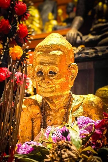 พ่อแก่รุ่นแรก  เนื้อมวลสารเนื้อวาน๑๐๘ ด้านหลังฝังตะกรุดหัวใจพ่อแก่ ไม้วิเศษ พระครูปืน ปัญญาวุโธ วัดลาดชะโด ตำรับสายวัดพระญาติ จ.อยุธยา รูปที่ 16