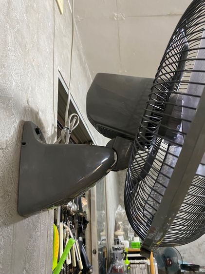 พัดลมมิตซูแขวนผนังกระตุกหนึ่งตัวรีโมทสองตัวขายเหมา ราคาถูกใช้งานได้ปกติ รูปที่ 4