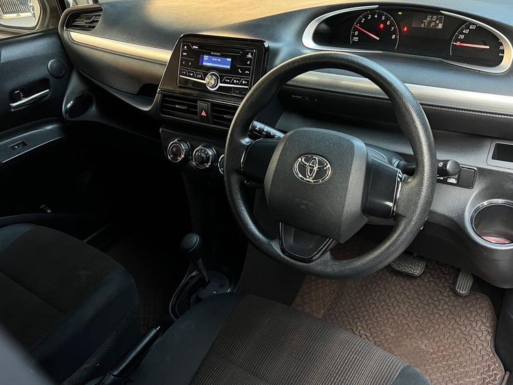 Toyota Sienta 2017 1.5 G Sedan เบนซิน ไม่ติดแก๊ส เกียร์อัตโนมัติ ขาว รูปที่ 4