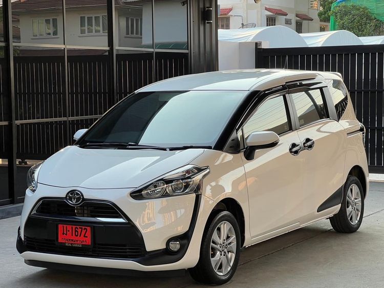 รถ Toyota Sienta 1.5 G สี ขาว