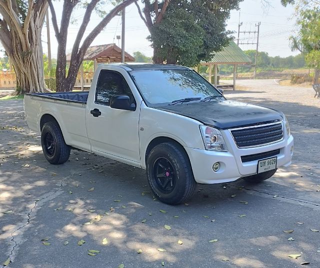 รถ Isuzu D-MAX 3.0 B สี ขาว