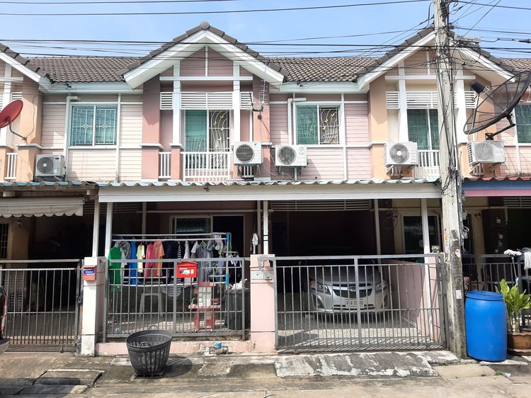 ขาย ทาวนเฮ้าส์ 2 ชั้น  พฤกษาวิลล์ 29  ซอย 14 เพชรเกษม 69 แยก 6 เนื้อที่ 19.7 ตรว 3 นอน 2 น้ำ   ปกติ 1.89 ล้าน ลดเหลือ 1.69 ล้าน 085 0732541