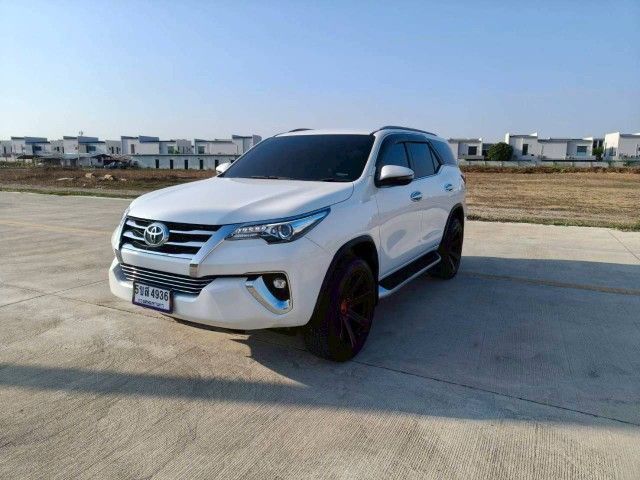 Toyota Fortuner 2018 2.4 V Utility-car ดีเซล เกียร์อัตโนมัติ ขาว รูปที่ 2