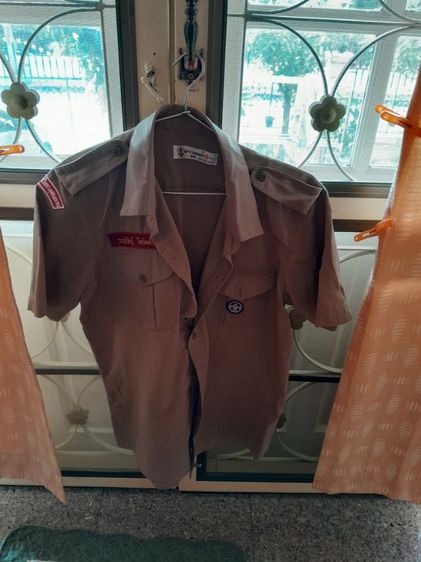 เสื้อลูกเสือและกางเกง