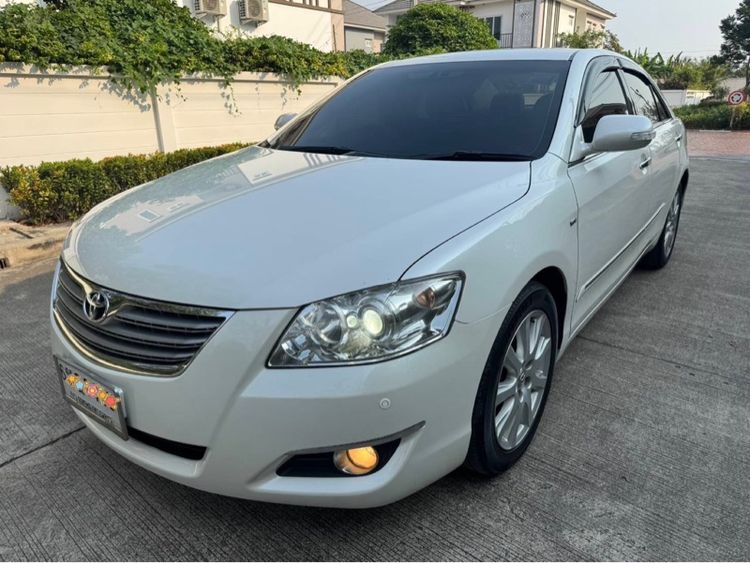 รถ Toyota Camry 2.4 V สี ขาว