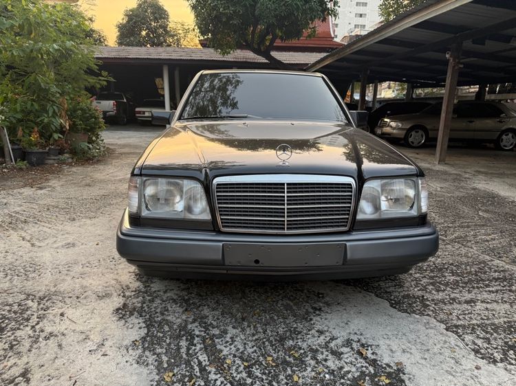 รถ Mercedes-Benz E-Class E220 สี ดำ