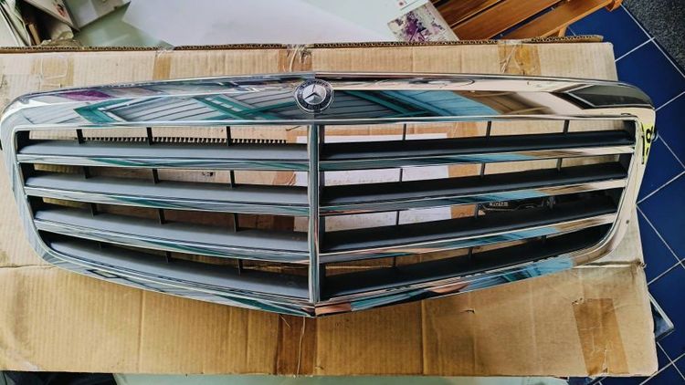 กระจังหน้า Benz W212