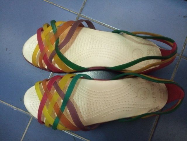 รองเท้า crocs รูปที่ 2