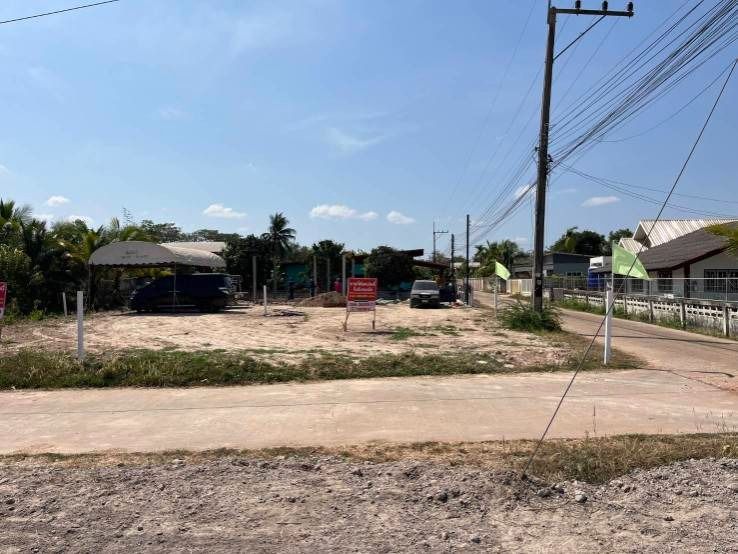 ขายที่ดินสวย ใกล้สี่แยกบายพาส อำเภอเมืองสกลนคร