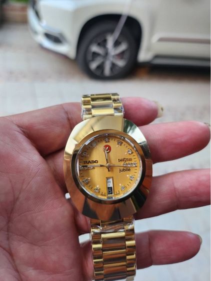 นาฬิกาข้อมือผู้ชายเรือนทอง