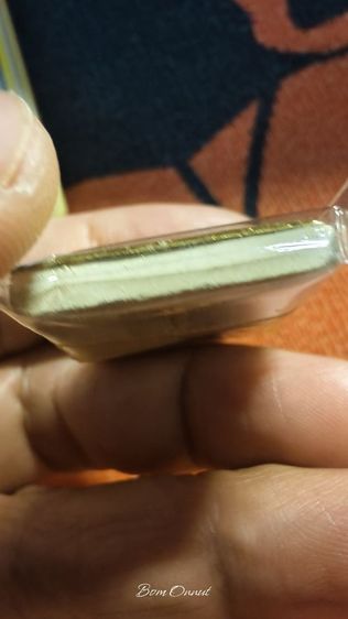 พระผงสมเด็จพิมพ์เส้นด้าย ได้เงิน-ได้ทอง หน้ากากทองเหลือง หลังแผ่นหัวใจพระคาถาชินบัญชร เนื้อทองเหลือง วัดอินทรวิหาร บางขุนพรหม ปี2552 พร้อมกล่องเดิมพระยังอยู่ในซีนเดิมจากวัด
สมเด็จพิมพ์เส้นด้าย ได้เงิน ได้ทอง ปี 2552
 รูปที่ 5