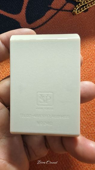 พระผงสมเด็จพิมพ์เส้นด้าย ได้เงิน-ได้ทอง หน้ากากทองเหลือง หลังแผ่นหัวใจพระคาถาชินบัญชร เนื้อทองเหลือง วัดอินทรวิหาร บางขุนพรหม ปี2552 พร้อมกล่องเดิมพระยังอยู่ในซีนเดิมจากวัด
สมเด็จพิมพ์เส้นด้าย ได้เงิน ได้ทอง ปี 2552
 รูปที่ 2