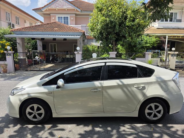 Toyota Prius 2013 1.8 Hybrid Top Option Grade ไฮบริด ไม่ติดแก๊ส เกียร์อัตโนมัติ ขาว รูปที่ 3