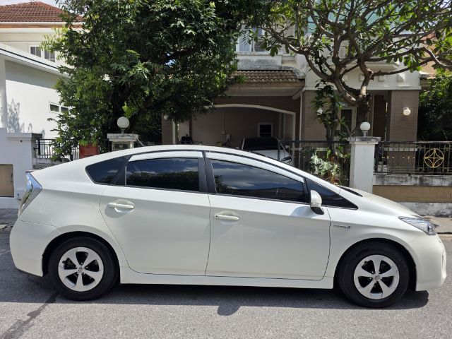 Toyota Prius 2013 1.8 Hybrid Top Option Grade ไฮบริด ไม่ติดแก๊ส เกียร์อัตโนมัติ ขาว รูปที่ 2