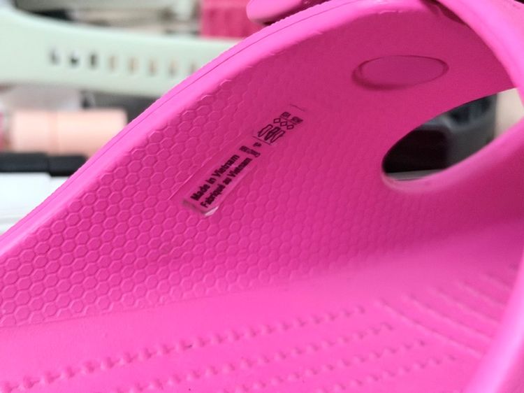 Crocs Saturday Sandal สีชมพู รูปที่ 2