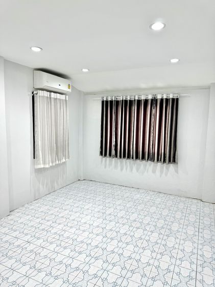 อื่นๆ ไม่มี สร้างเสร็จก่อน 2010 ขายบ้านสวย อ่อนนุช 17 แยก 11 มีที่จอดรถ ทำเลดี สวย พร้อมอยู่ รูปที่ 4