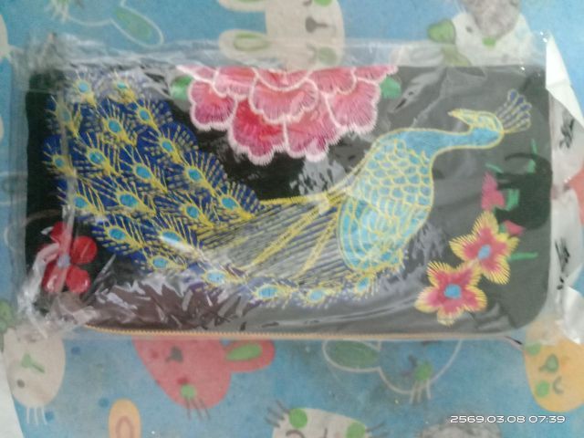 กระเป๋าปักลวดลายนกยูง รูปที่ 2