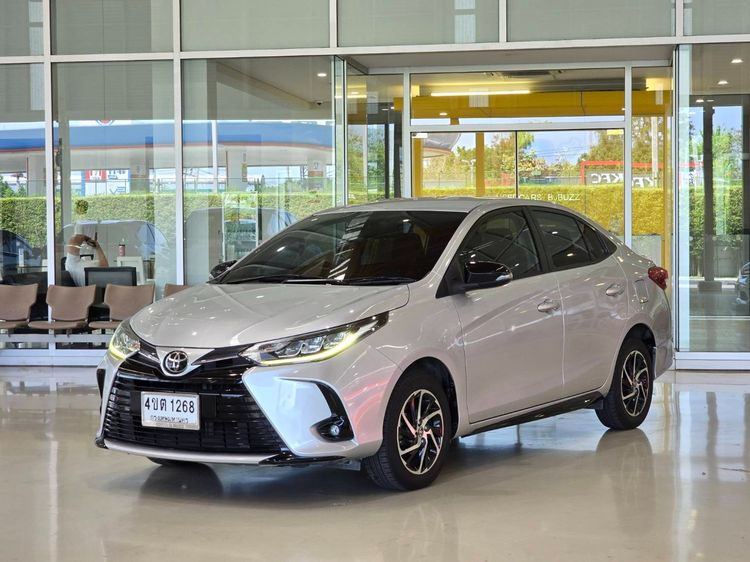 รถ Toyota Yaris ATIV 1.2 Sport Premium สี บรอนซ์เงิน