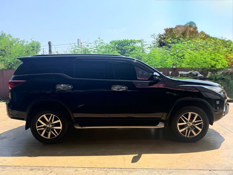 Toyota Fortuner 2020 2.4 V 4WD Utility-car ดีเซล ไม่ติดแก๊ส เกียร์อัตโนมัติ ดำ รูปที่ 3