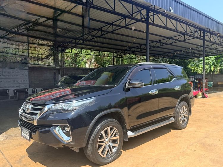 รถ Toyota Fortuner 2.4 V 4WD สี ดำ