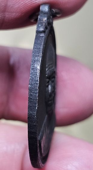 เหรียญยิ้ม รุ่น53 หลวงปู่ฝั้น อาจาโร วัดป่าอุดมสมพร จ.สกลนคร ปี 2517  รูปที่ 8