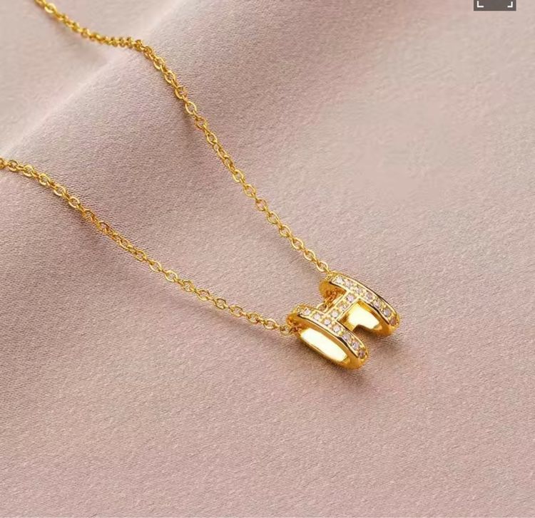 สร้อยพร้อมจี้ H  รูปที่ 4