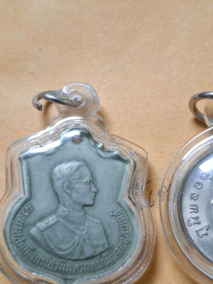 เหรียญเหรียญครุฑ และเหรียญ ร 9