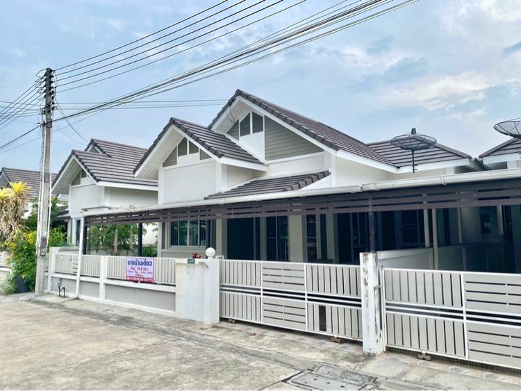 อื่นๆ มีบางส่วน 2016 ใช่ บ้านแฝดพร้อมอยู่ ชลบุรี พานทอง